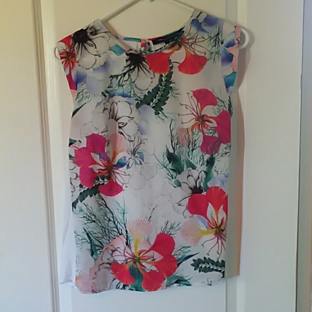DONATING  SOON French Connection sleeveless top